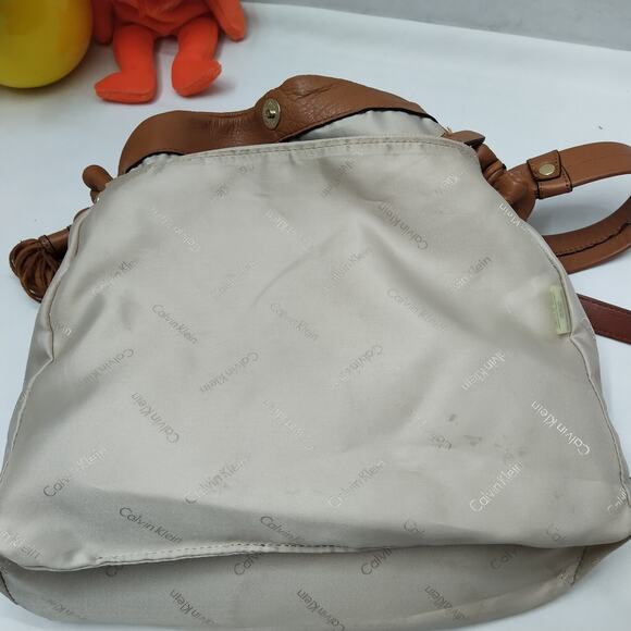 Calvin Klein Brown Tan Leather Zipper Closure Crossbody Shoulder Bag - Picture 11 of 16